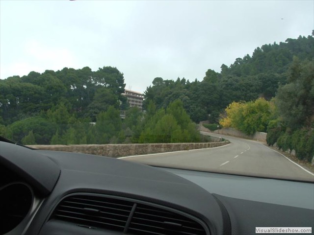 Approaching hotel El Encinar